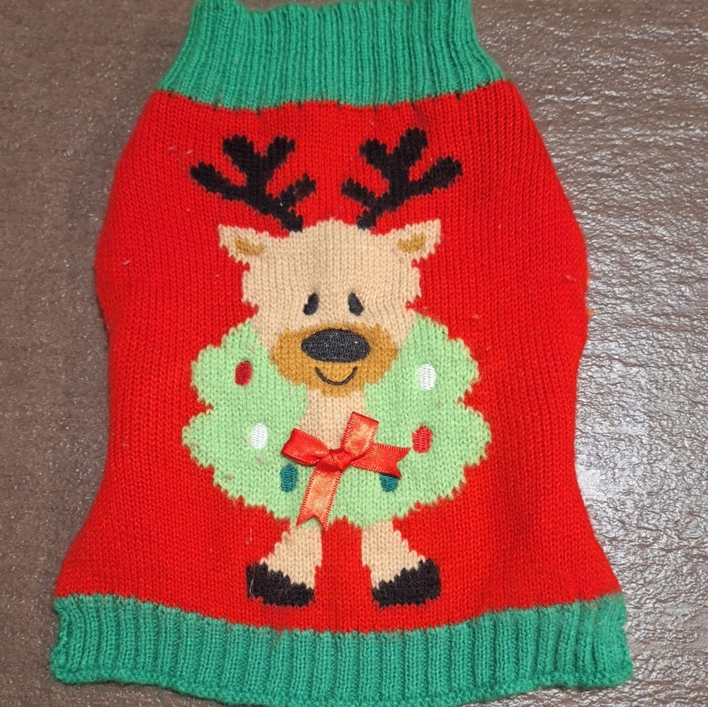 SIMPLYDOG: Dog Sweater,  Red & Green w/  Reindeer & Wreath.Size: Extra Small